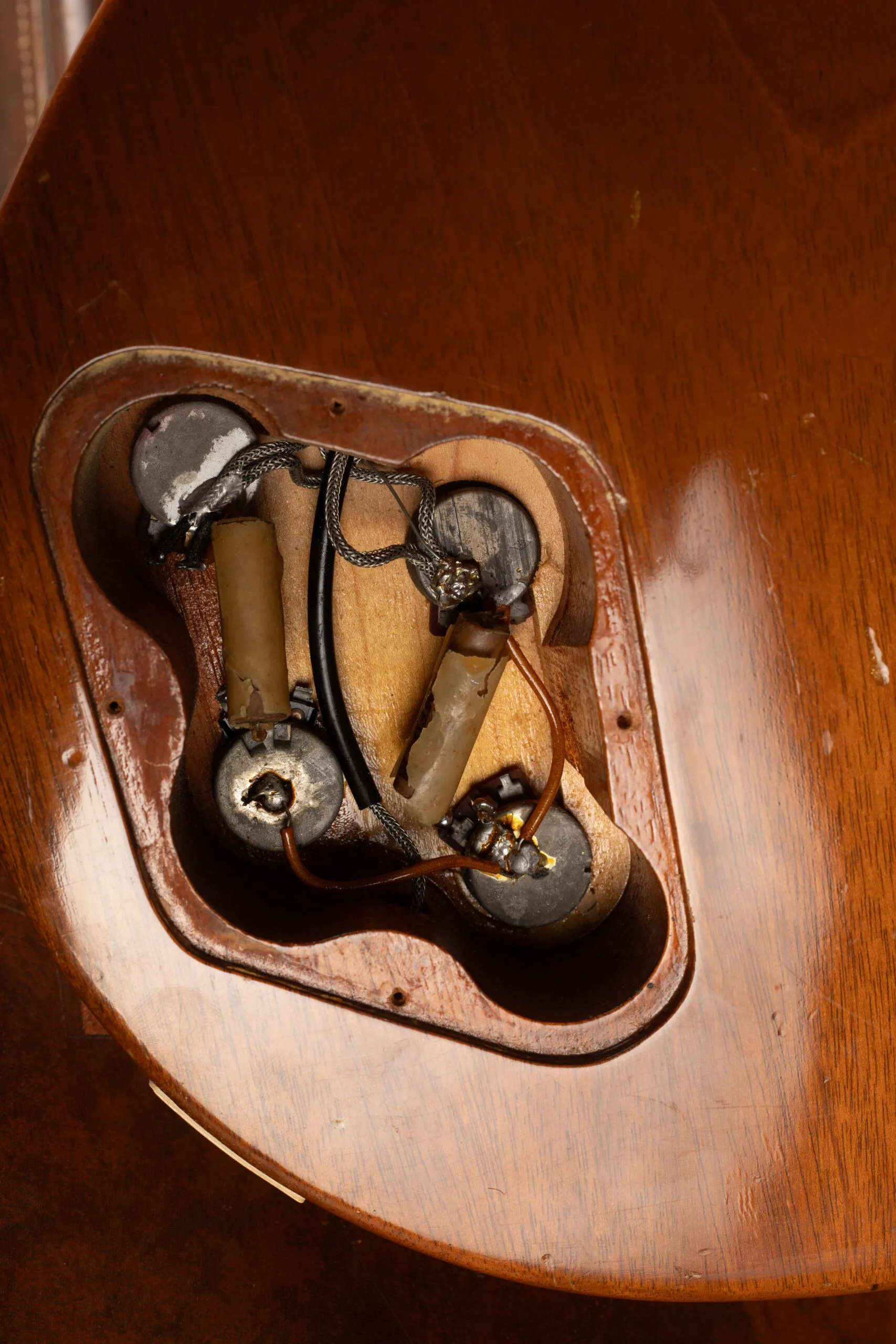 1954 Gibson Les Paul Goldtop control cavity showing original Grey Tiger capacitors, Stackpole potentiometers, and cloth-covered wiring