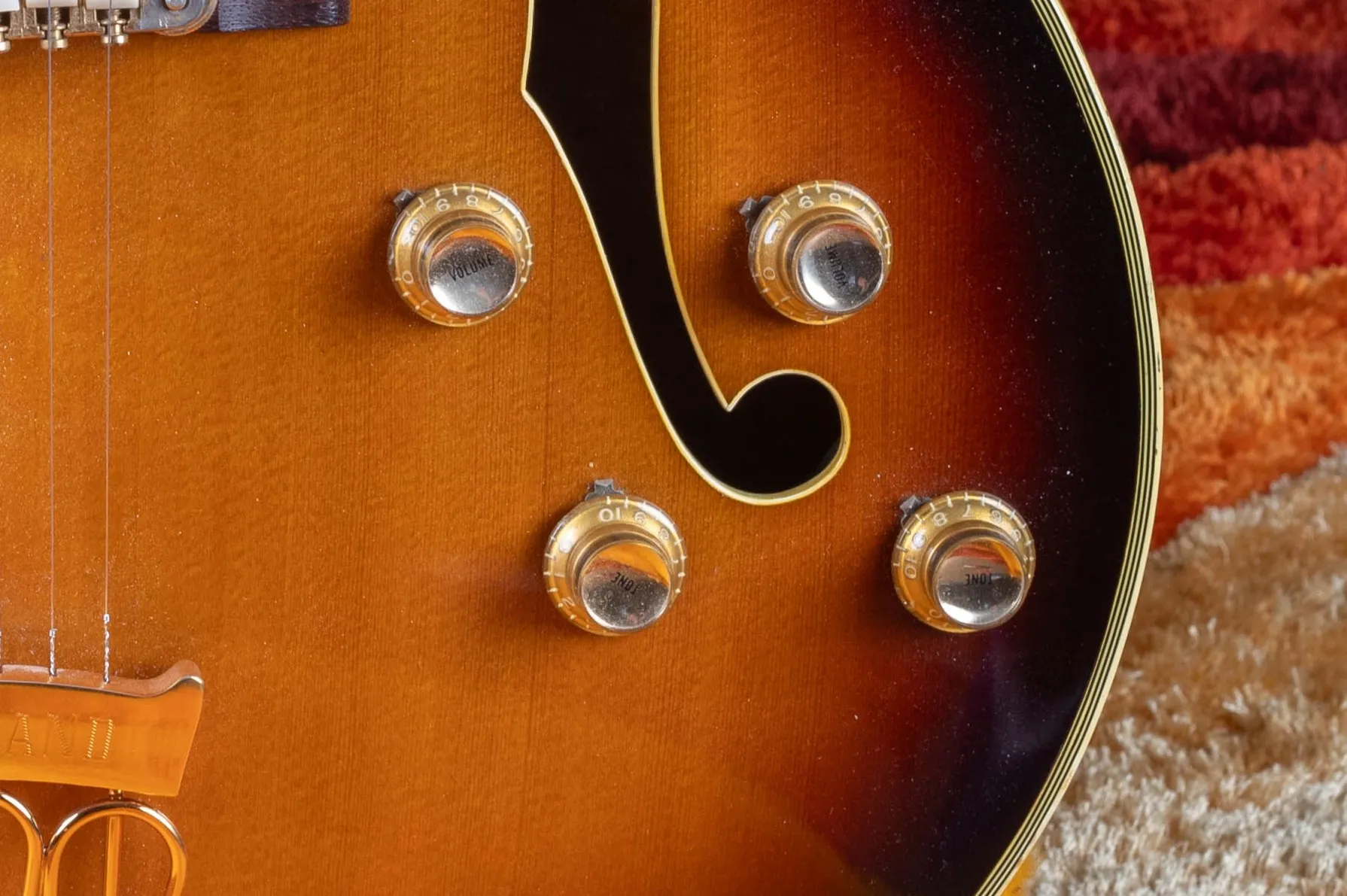 1967 Gibson Byrdland top-hat reflector knobs close-up, gold control knobs with metallic reflector insert, 1960 to 1967