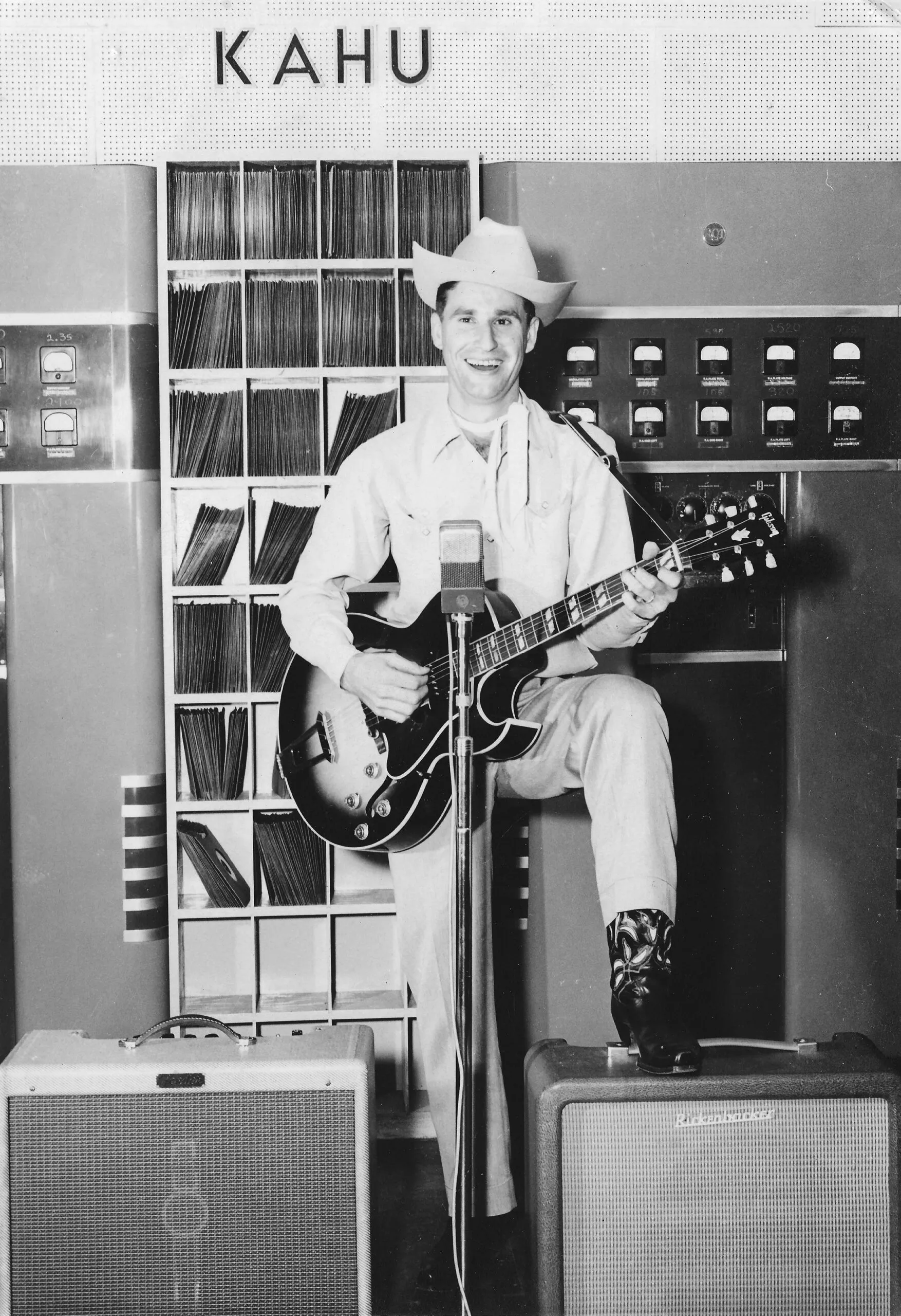 Howard at KAHU radio with his Gibson