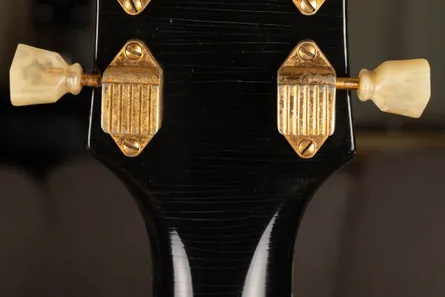 Back of a Gibson Les Paul neck with no volute, the smooth neck to headstock transition seen on pre-1969 and post-1981 instruments