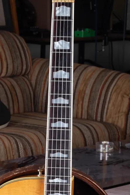 Gretsch Humptop block fingerboard inlays, the rounded dome on the top edge identifies a 1957 model year instrument