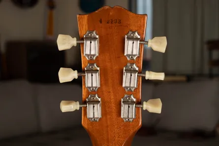 No-line Kluson tuners on a 1954 Les Paul Goldtop, the earliest individual Kluson with no text stamped on the cover